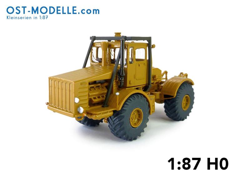 Traktor Kirovets K700 gelborange ohne Motorverkleidung Überrollbügel